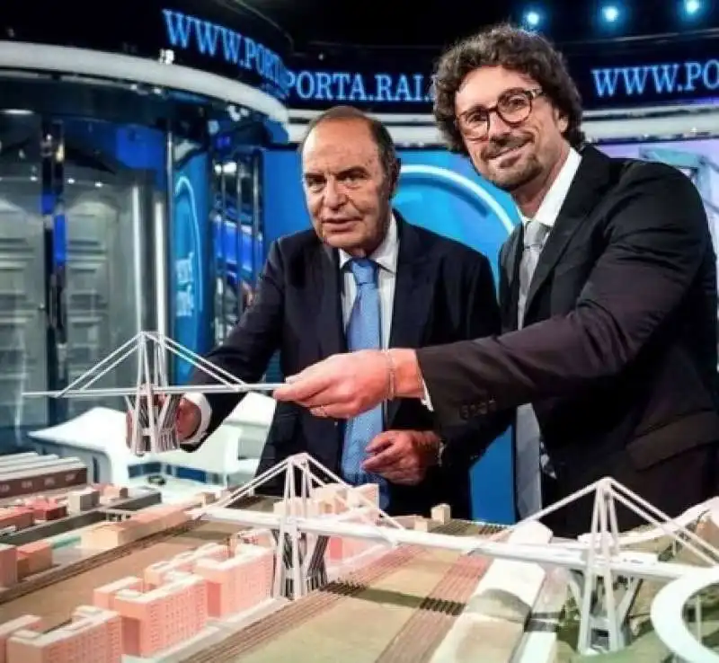 BRUNO VESPA DANILO TONINELLI CON IL PONTE MORANDI CROLLATO