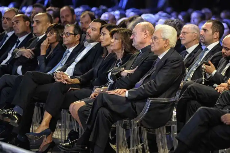 da sinistra legnini zingaretti bonisoli tria salvini carfagna casellati ravasi mattarella 