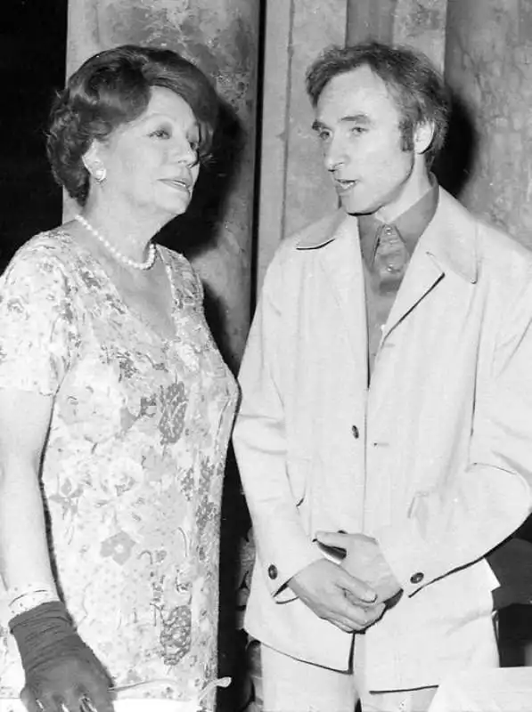 Guido Ceronetti con Maria Bellonci in occasione del Premio Strega. Roma, 4 luglio 1974 