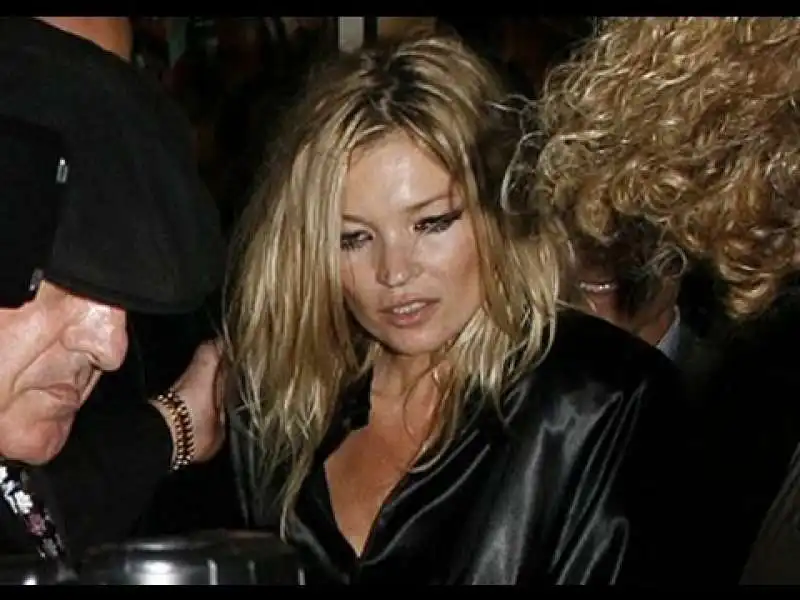 kate moss ubriaca 6