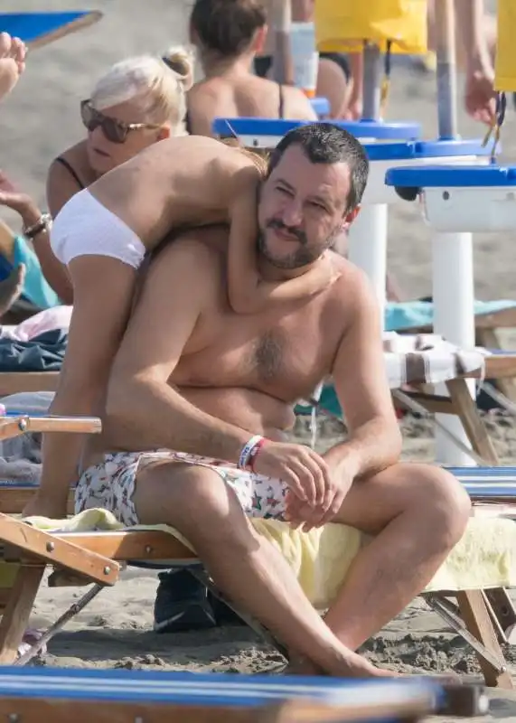 matteo salvini a fregene con i figli  4