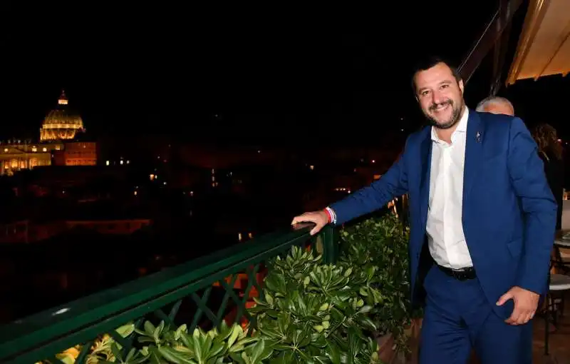 matteo salvini con il cupolone (1)