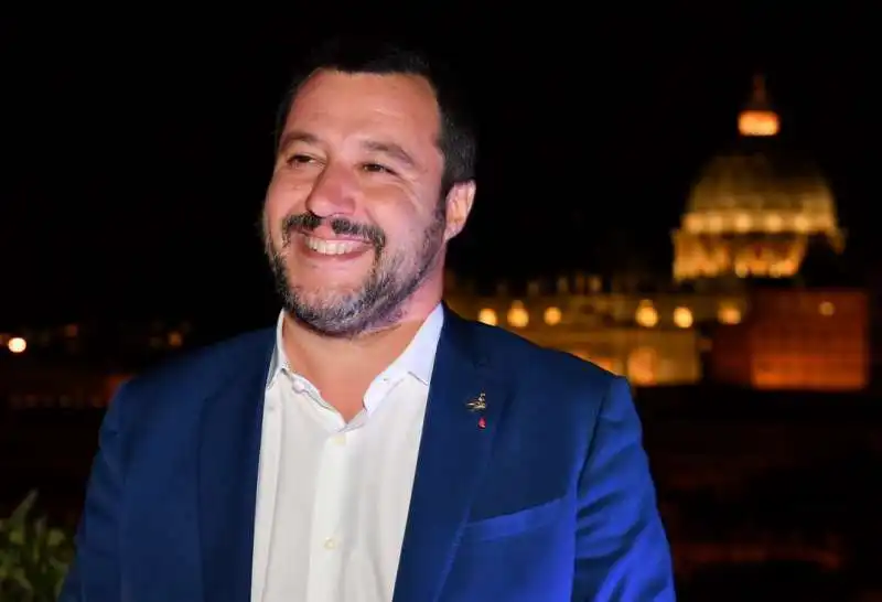 matteo salvini con il cupolone (4)