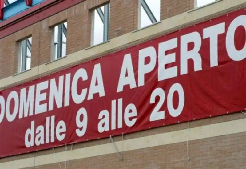 NEGOZI APERTI LA DOMENICA