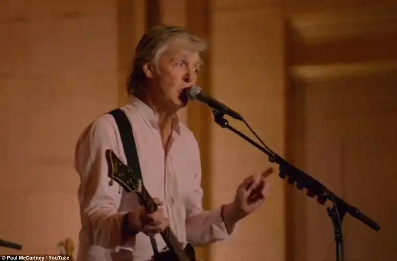 paul mccartney concerto a sorpresa alla stazione centrale di new york  