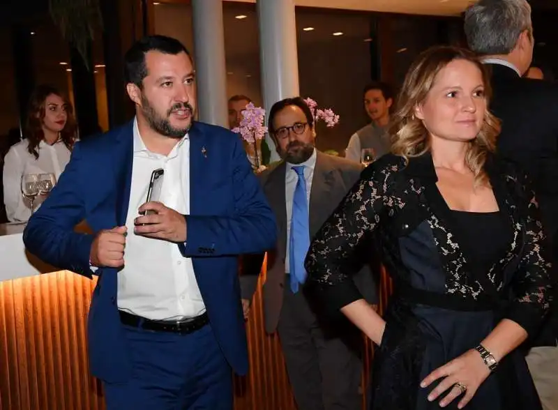 salvini arriva al compleanno del quotidiano la verita (2)