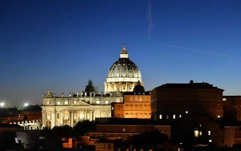 vista panoramica della cupola di san pietro dalla terrazza dell atlante star hotel