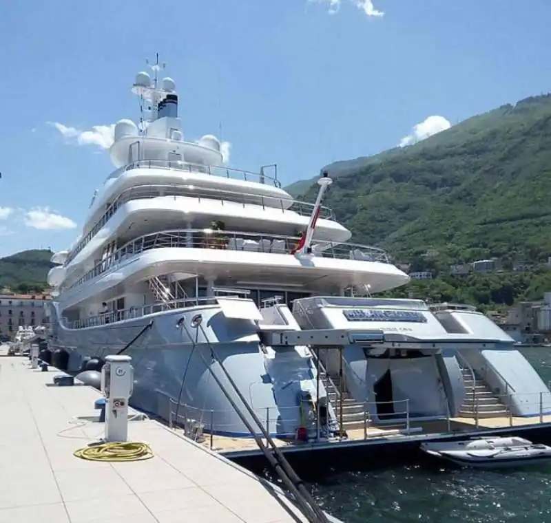 yacht 1