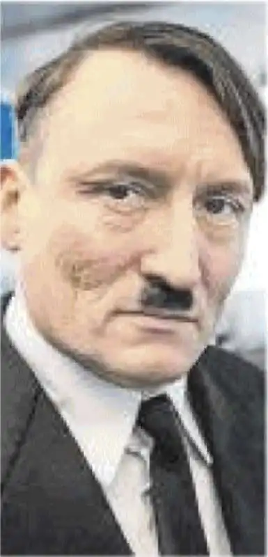 adolf hitler in lui e' tornato