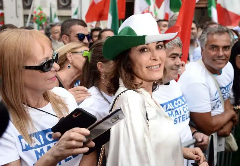 DANIELA SANTANCHE' ALLA MANIFESTAZIONE CONTRO IL CONTE BIS