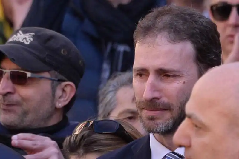 davide casaleggio ai funerali del padre gianroberto