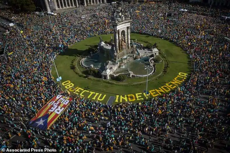 diada   manifestazione per l'indipendenza a barcellona   11 settembre 2019