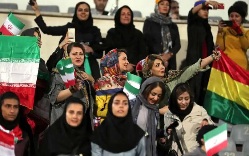 donne iraniane negli stadi 2