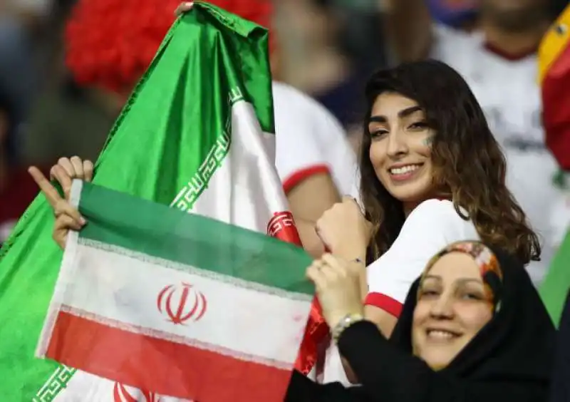 donne iraniane negli stadi 8