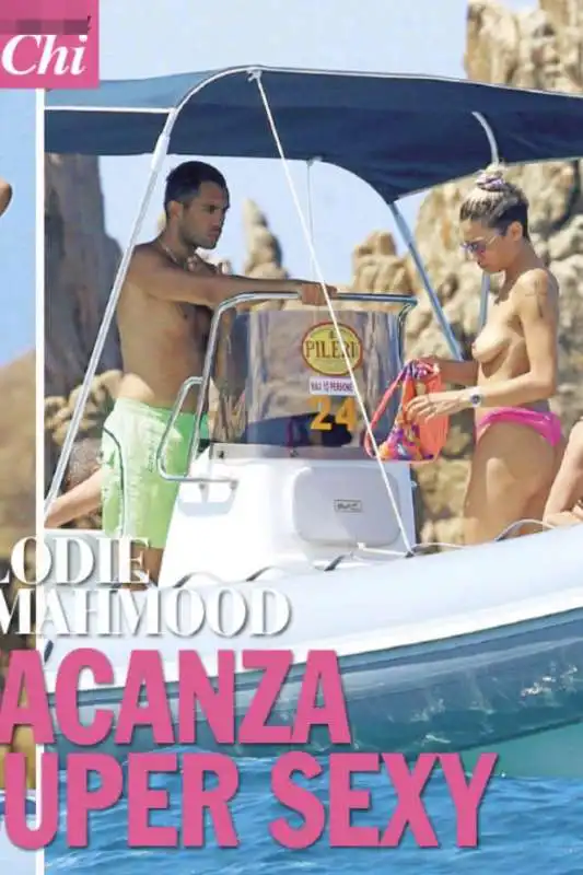 elodie in topless in barca con mahmood 7