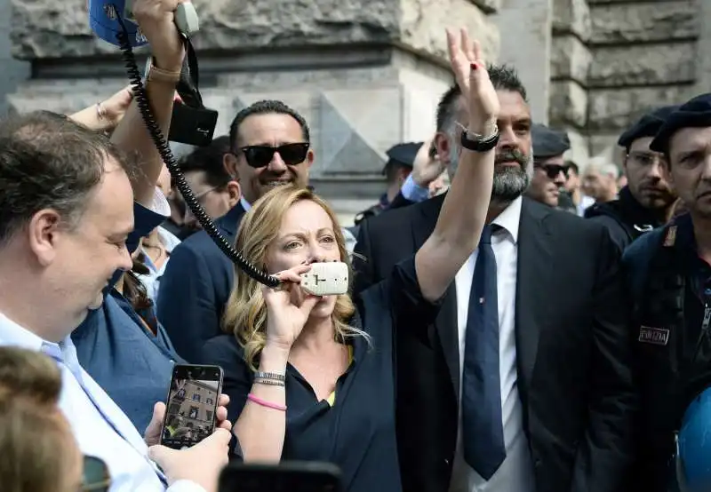 giorgia meloni alla manifestazione contro il governo conte bis