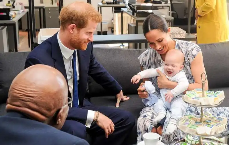 harry, meghan, archie e desmond tutu  1