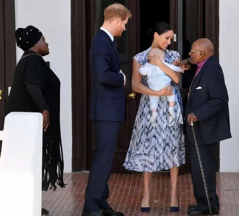 harry, meghan, archie e desmond tutu  3