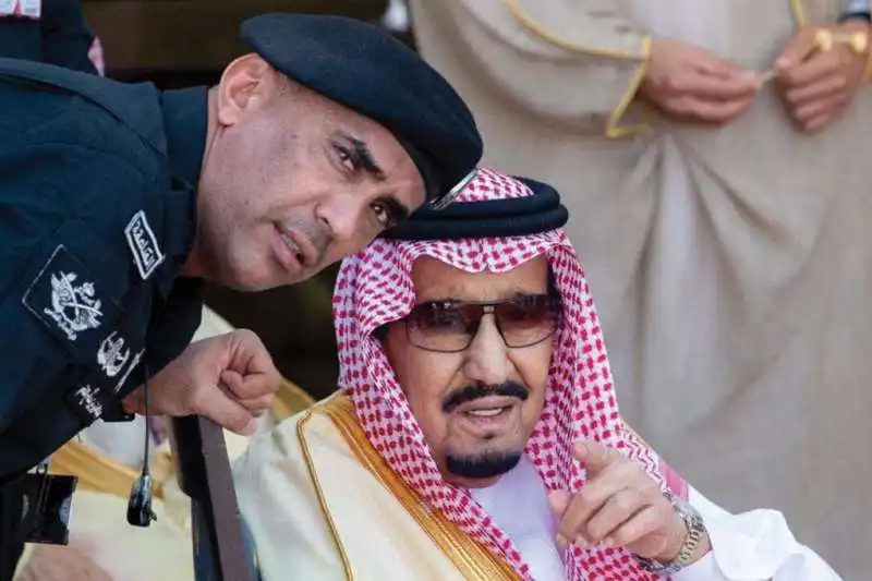 il generale  abdel  aziz al fagham con re salman