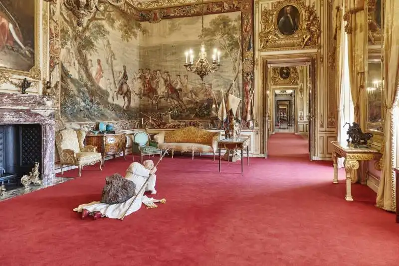 installation view, la nona ora, 1999, victory is not an option, maurizio cattelan at blenheim palace, 2019, photo by tom lindboe, courtesy of blenheim art foundation