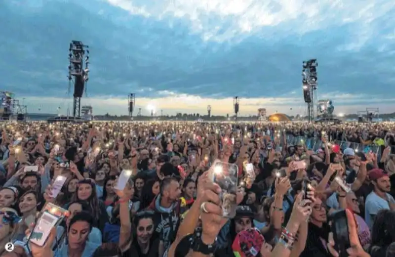 JOVE BEACH PARTY - IL CONCERTO DI JOVANOTTI A LINATE 