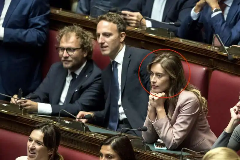 MARIA ELENA BOSCHI DURANTE LA FIDUCIA AL CONTE BIS 1