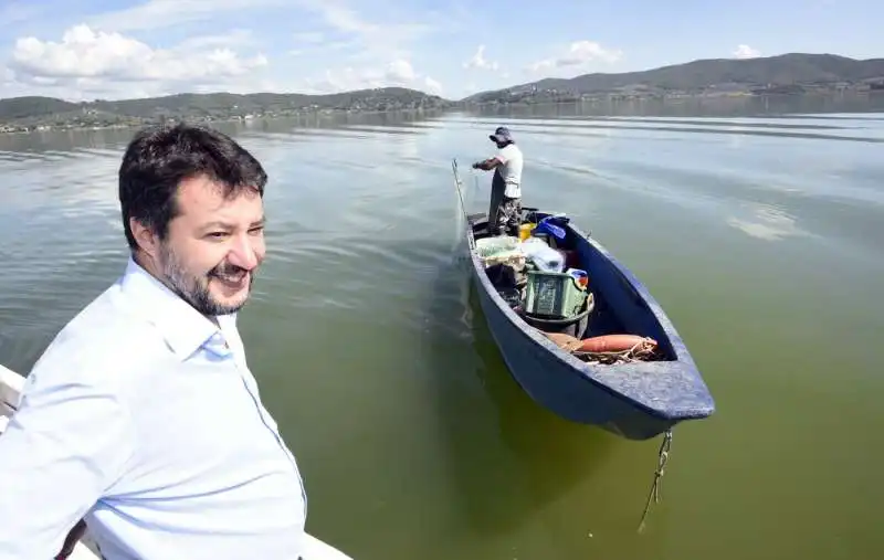 matteo salvini sul lago trasimeno  2