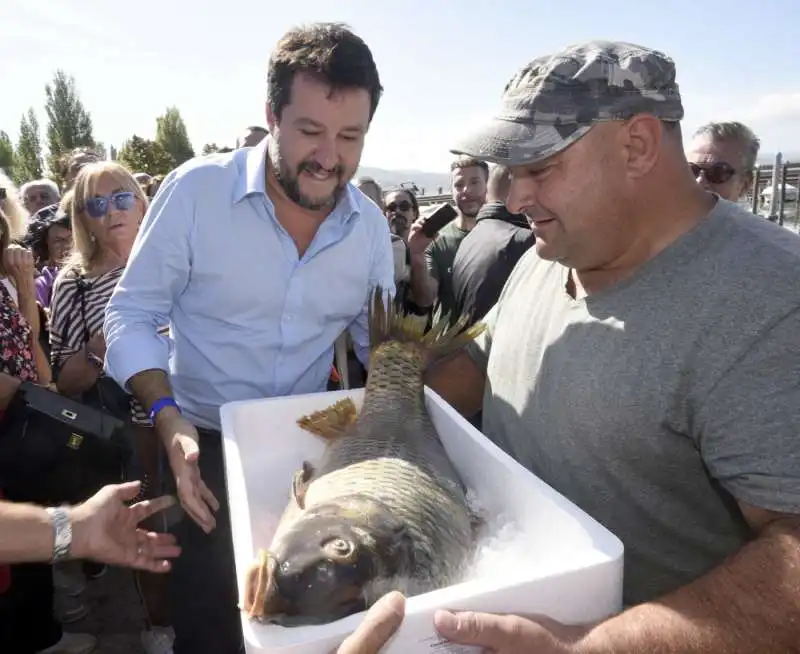 matteo salvini sul lago trasimeno  4