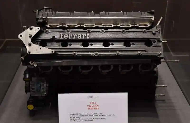 motore ferrari f92 a  in esposizione