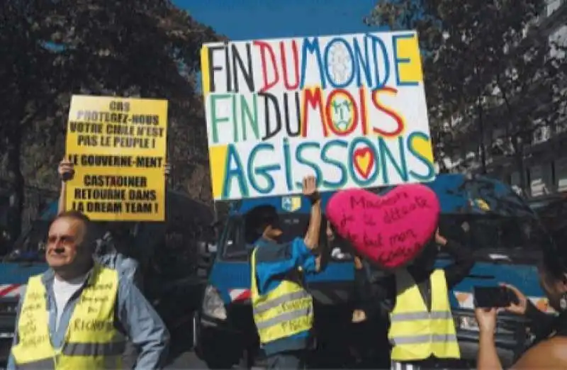 PARIGI - PROTESTE DEI GILET GIALLI