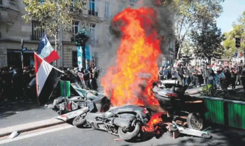 PARIGI - PROTESTE DEI GILET GIALLI