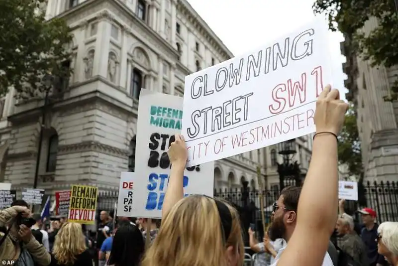 proteste contro boris johnson 10