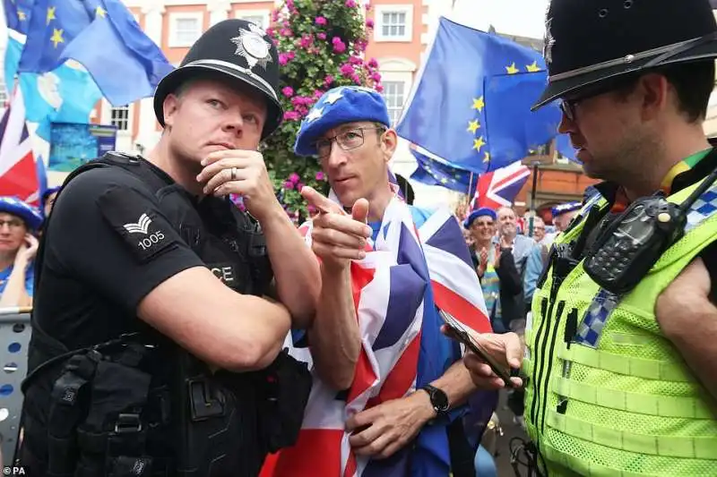 proteste contro boris johnson 6