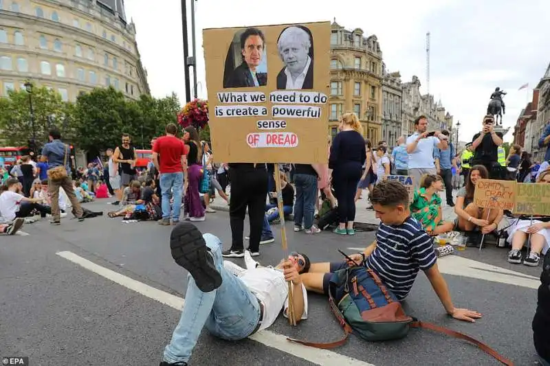 proteste contro boris johnson 7