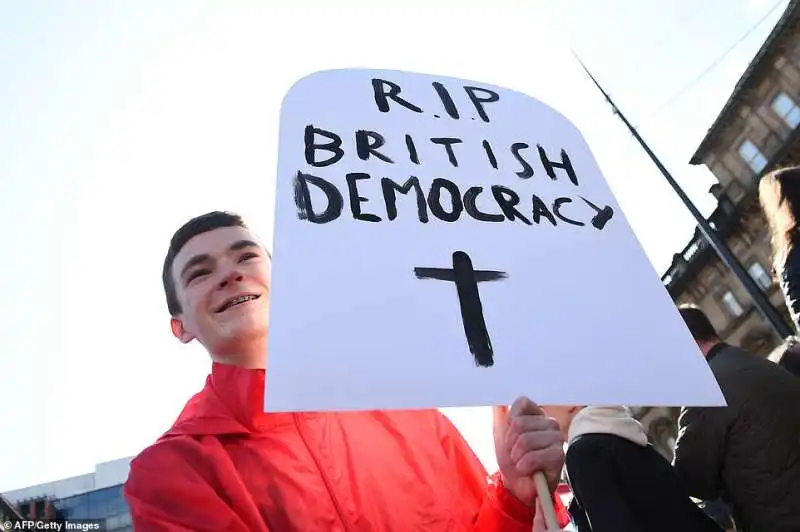 proteste contro boris johnson 8