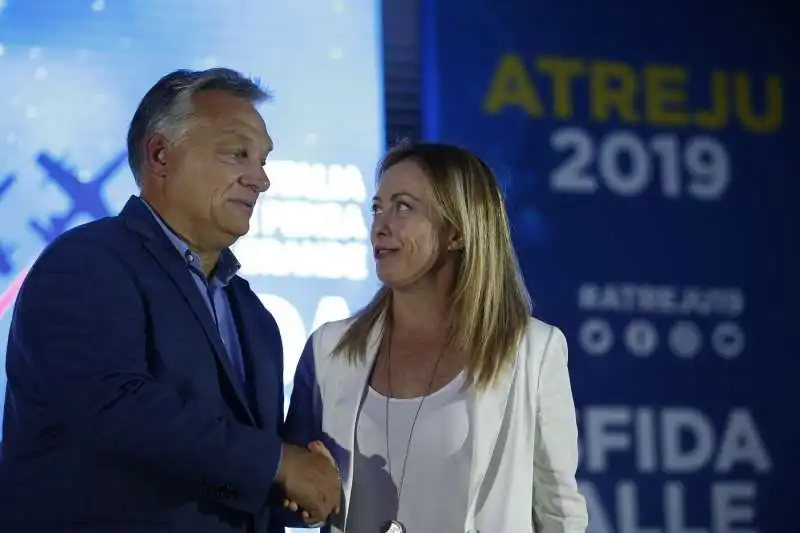 viktor orban e giorgia meloni   atreju 2019