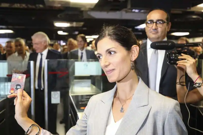 VIRGINIA RAGGI PRESENTA TAP&GO - I PAGAMENTI CONTACTLESS SULLA METRO