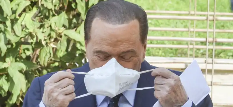 berlusconi mascherina