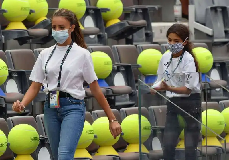 carola e valentina le bimbe dello spot di federer  foto mezzelani gmt 017