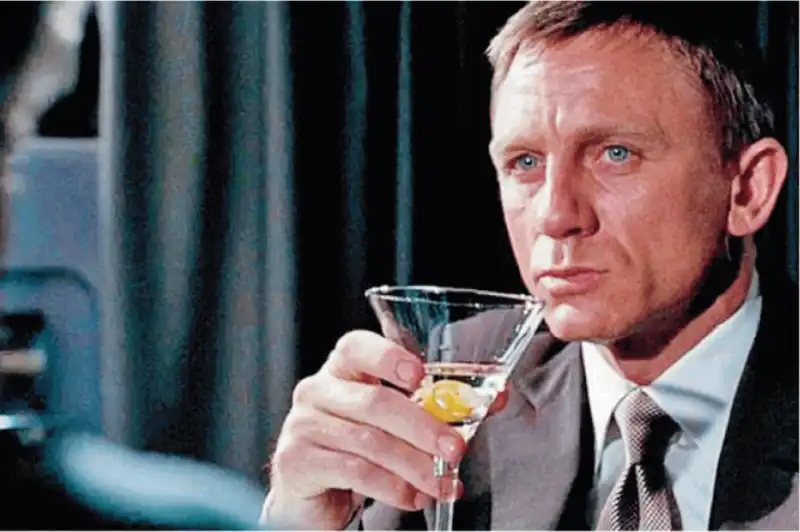 daniel craig james bond gin