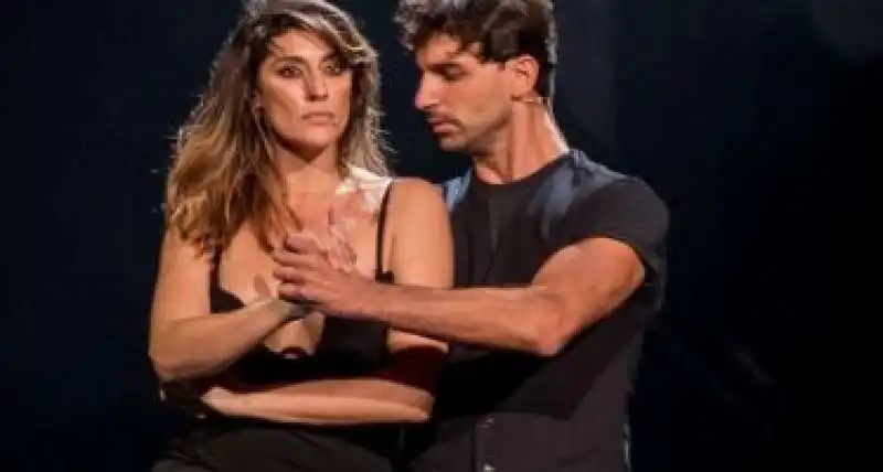 elisa isoardi e raimondo todaro 6