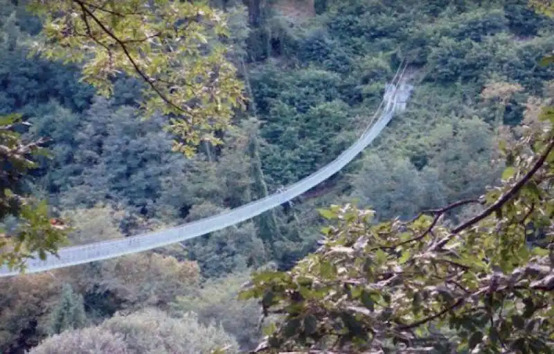 il ponte dal quale si e' lanciato leonardo santini