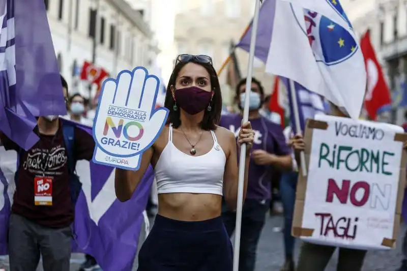 manifestazione per il no al referendum sul taglio dei parlamentari 