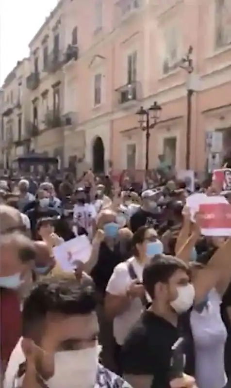 matteo salvini contestato a torre del greco 2