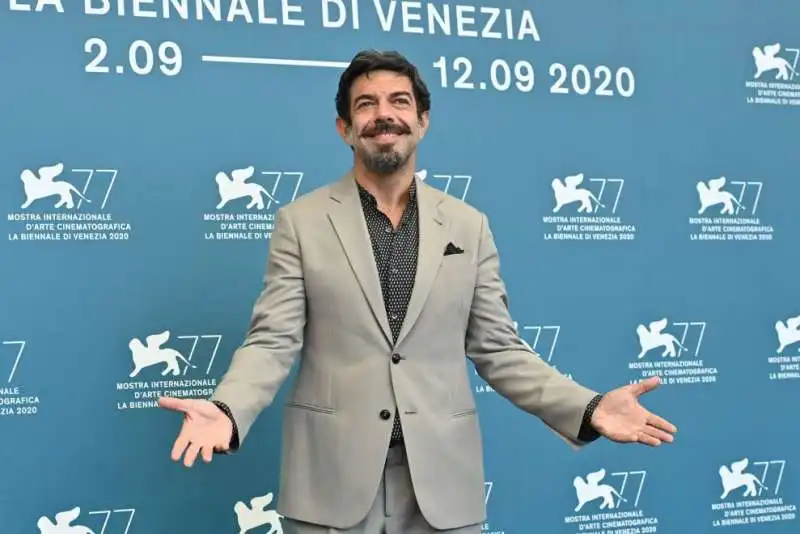 pierfrancesco favino  2