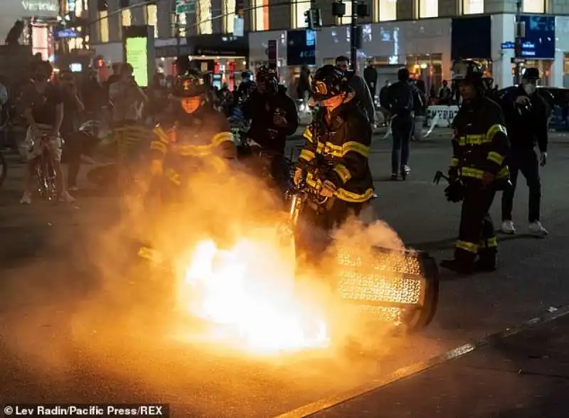 proteste per strada a new york  1