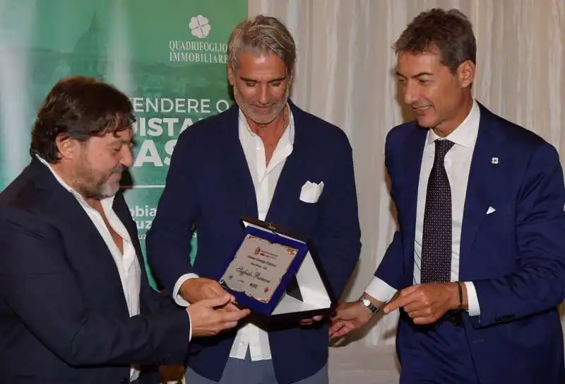 sigfrido ranucci premiato da ubaldo righetti e guido d ubaldo  foto di bacco