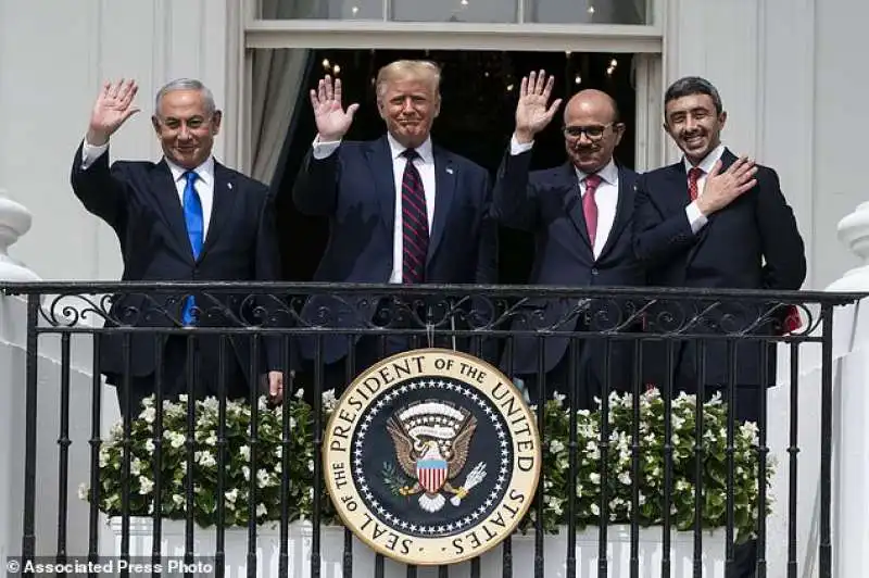 trump con netanyahu con i ministri degli esteri di bahrein e emirati arabi uniti