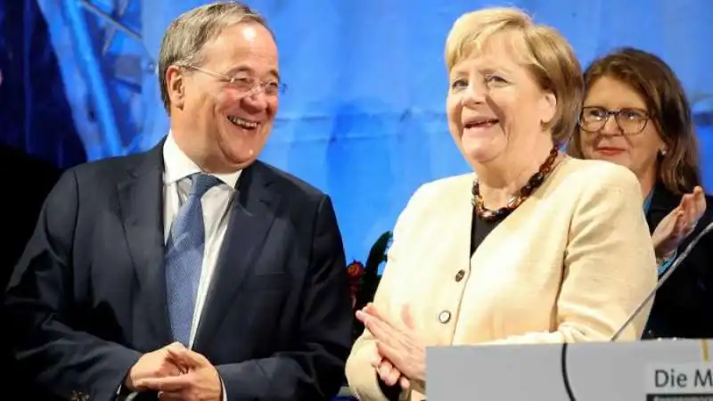 armin laschet e angela merkel 6