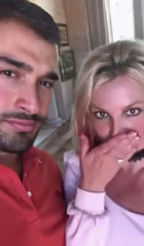 britney spears si fidanza con sam asghari  12